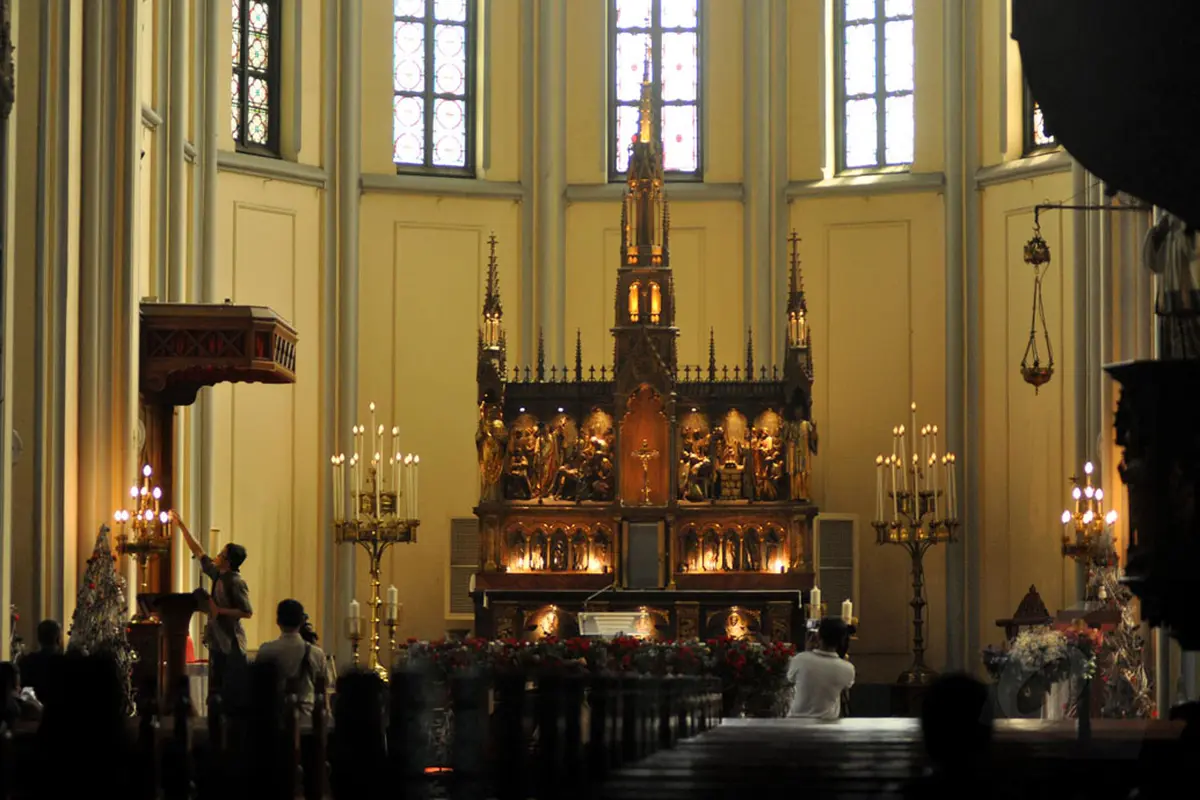 Jelang Misa Malam Natal 2014, Gereja Katedral Berbenah