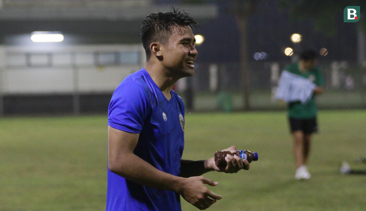 Asnawi Mangkualam - Penampilan mantan pemain PSM Makassar ini semakin cemerlang semenjak dipoles Shin Tae-yong. Sejak bermain di Liga Korea Selatan bersama Ansan Greeners, Asnawi menjelma menjadi bek sayap kanan yang tangguh dan bisa diandalkan. (Bola.com/M Iqbal Ichsan)