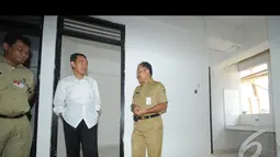 Sebelum ke Rusun Jatinegara Barat, Jokowi terlebih dahulu meninjau Rusun Pulogebang dan Jatinegara Kaum, Jakarta, Selasa (5/8/2014) (Liputan6.com/Herman Zakharia)