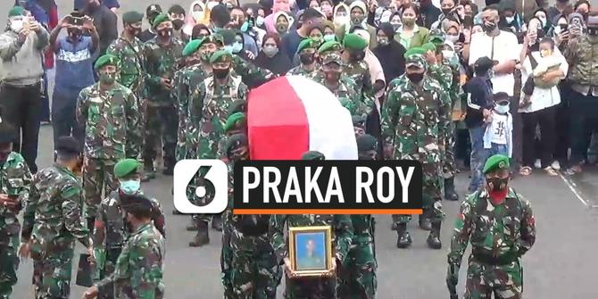 VIDEO: Isak Tangis Haru di Pemakaman Anggota TNI Korban Penambakan KKB di Papua