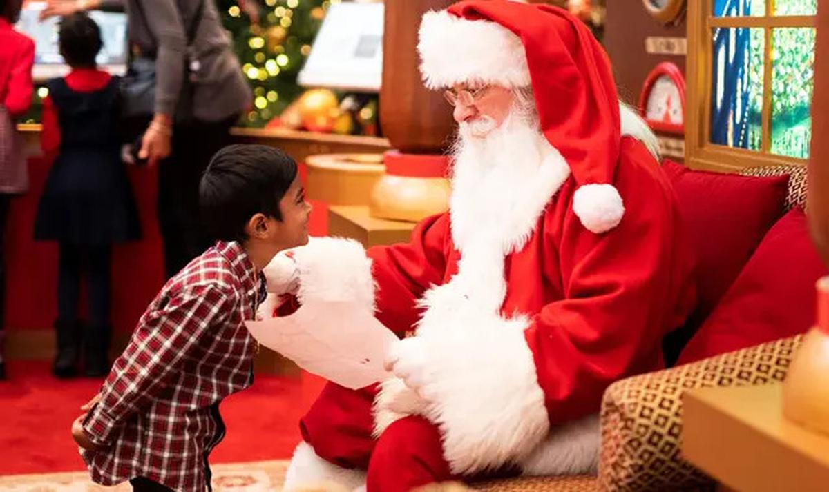 Mengapa Baju Santa Claus Identik dengan Warna Merah Putih? Ini Penjelasannya