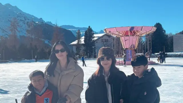 Nia Ramadhani Liburan Akhir Tahun ke Eropa ketemu Nagita Slavina main ski. [@ramadhaniabakrie]