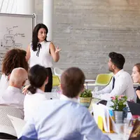 Penunjukkan Theresa Mei sebagai Perdana Menteri Inggris menguatkan pandangan pemimpin wanita lebih disukai ketimbang pria saat masa krisis