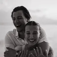 Potret Millie Bobby Brown dan Jake Bongiovi (Instagram/milliebobbybrown).