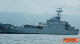 Citizen6, Surabaya: Salah satu kapal perang TNI AL dari jajaran Kolinlamil KRI Teluk Parigi - 539 melaksanakan operasi angkutan laut militer pergeseran material dalam rangka mendukung Pengamanan VVIP ke wilayah NTB dan NTT. (Pengirim: Dispenkolinlamil)