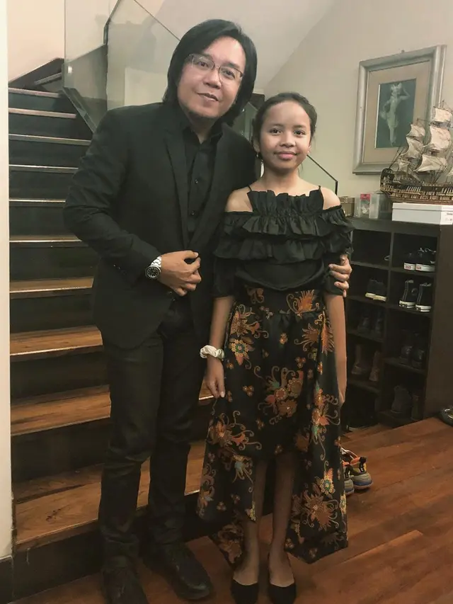 7 Potret Rumah Ari Lasso, Punya Koleksi Piringan Hitam Banyak