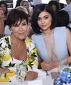 Siapa yang butuh dokter saat miliki Kris Jenner? Sang momager ternyata membantu Kylie Jenner melahirkan. (GETTY IMAGES-VIVIEN KILLILEA-Cosmopolitan)