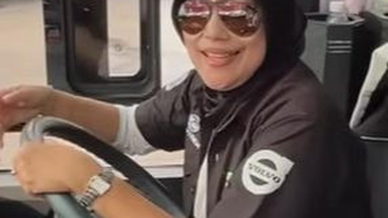 Disopiri Wanita Cantik Berhijab, Naik Bus PO Epa Star Lintas Sumatra Bikin Nyaman Penumpang Dengan Harga Tiket Rp375 Ribu