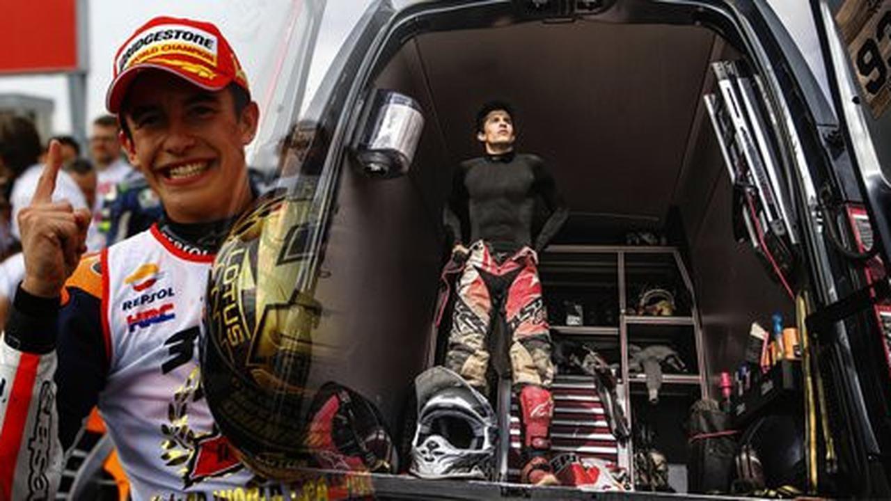6 Ritual unik yang selalu dilakukan para rider MotoGP