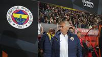 Pelatih Fenerbahce, Jose Mourinho memasuki lapangan pertandingan saat laga Liga Europa 2024/2025 melawan FC Twente di FC Twente stadium, Enschede, Belanda, Jumat (04/10/2024) dini hari WIB. (AP Photo/Peter Dejong)