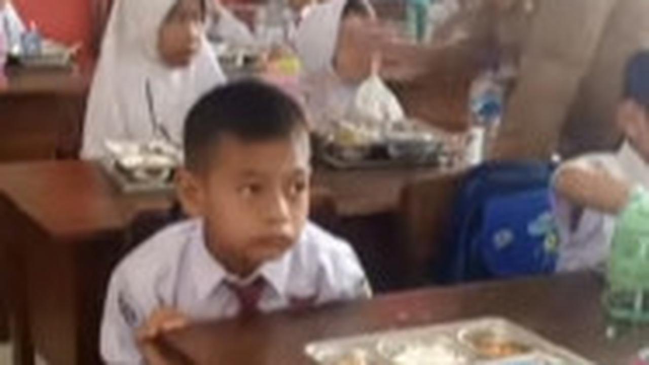Tidak Biasa Sarapan Nasi, Bocah SDN Ini Ogah Makan Bergizi Gratis
