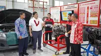 PT TMMIN Serahkan Donasi Toyota Fortuner Sebagai Alat Praktek SMKN 2 Salatiga