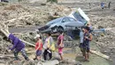 Dalam keterangannya, Presiden Ferdinand Marcos Jr mengatakan Kota Naga dan Legazpi menjadi wilayah yang paling parah terdampak banjir. Dilaporkan di kedua wilayah tersebut banyak korban jiwa. (Ted ALJIBE/AFP)