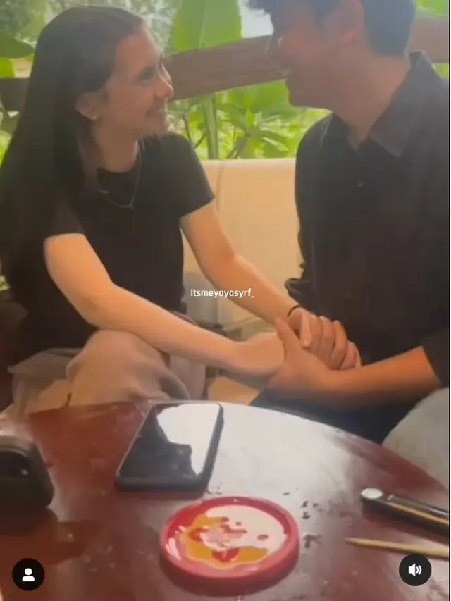 6 Potret Aliando dan Richelle Skornicki Gandengan Tangan, Akui Telah Berpacaran