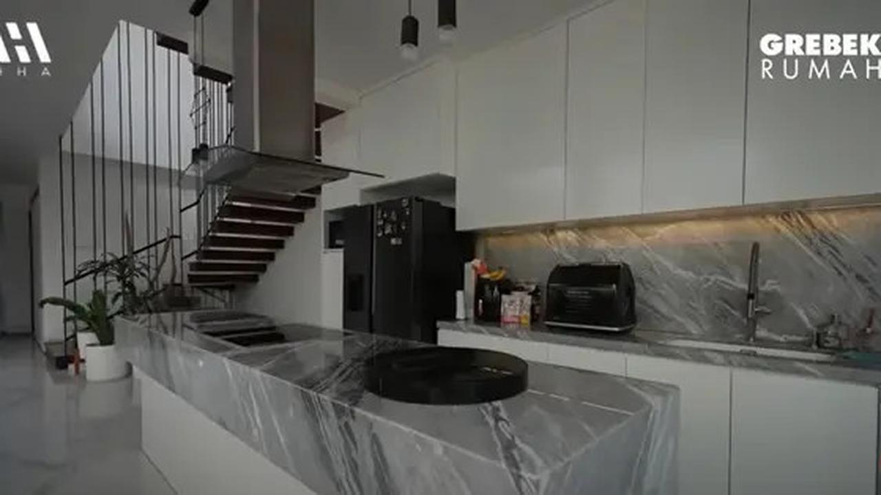 5 Potret Dapur Raditya Dika yang Estetik dengan Warna Abu, Sebut Pernah Alami Kejadian Mistis