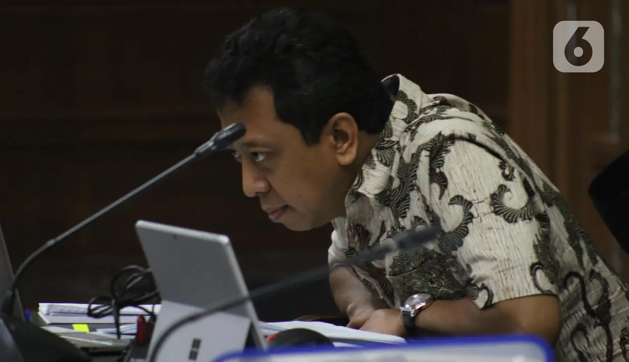 Terdakwa dugaan suap jual-beli jabatan di lingkungan Kemenag, M Romahurmuziy saat menjalani sidang lanjutan di Pengadilan Tipikor, Jakarta, Rabu (27/11/2019). Sidang mendengar keterangan dua orang saksi, Roziqi dan Abdul Wahab. (Liputan6.com/Helmi Fithriansyah)