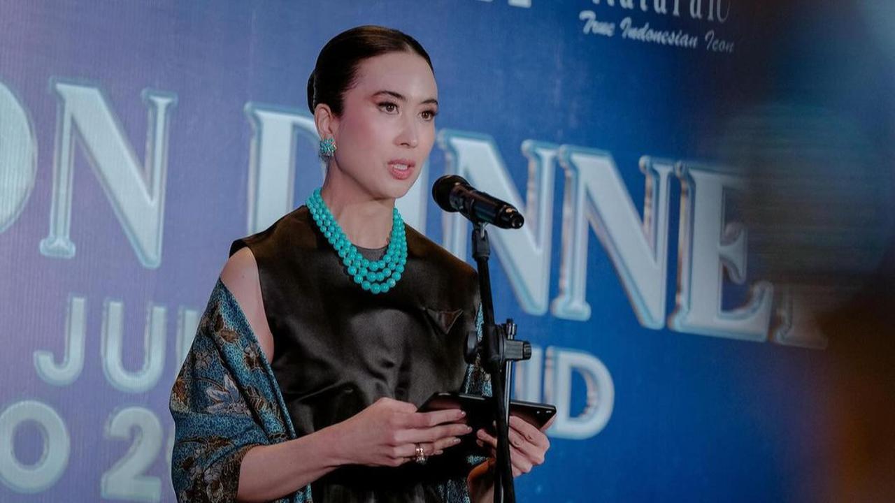 Pesona Menpar Widi Wardhana Bikin Tak Berkedip, Bersanding dengan Putri Pariwisata Sama-Sama Cantik