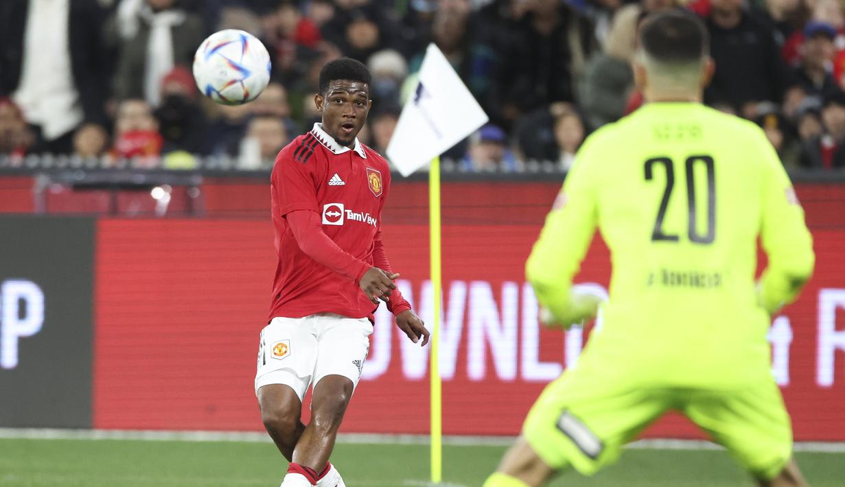 Amad Diallo. Sayap kanan Pantai Gading berusia 20 tahun ini telah jadi bagian Manchester United sejak tengah musim 2020/2021 usai didatangkan dari Atalanta dengan nilai transfer 21,3 juta euro. Hanya tampil 9 kali di semua ajang, ia lantas dipinjamkan ke Glasgow Rangers pada tengah musim 2021/2022 dan kini baru saja kembali dari masa peminjaman. Besar kemungkinan ia akan kembali dipinjamkan ke Glasgow Rangers di awal muism 2022/2023. (AP/Asanka Brendon Ratnayake)