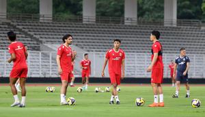 Sejumlah pemain Timnas Indonesia melakoni latihan resmi menjelang laga FIFA Series 2026 melawan St Kitts and Nevis di Stadion Madya, Senayan, Jakarta, Kamis (26/03/2026). (Bola.com/M Iqbal Ichsan)