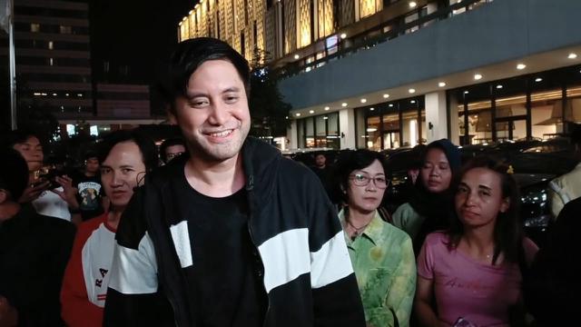 Kevin Aprilio tengah menikmati perannya sebagai seorang ayah.