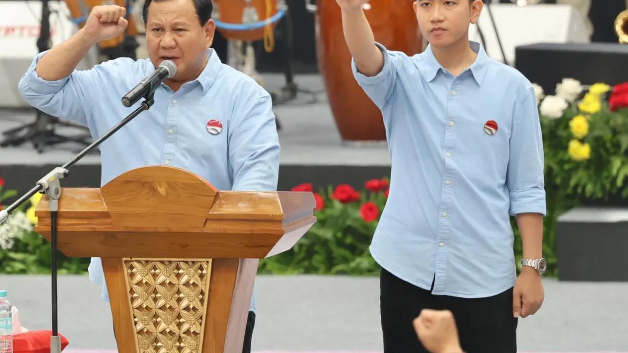 PDIP memberikan pernyataan lengkap soal status keanggotaan putra sulung Presiden Jokowi Gibran Rakabuming Raka setelah menjadi bakal Calon Presiden Prabowo Subianto.<br>