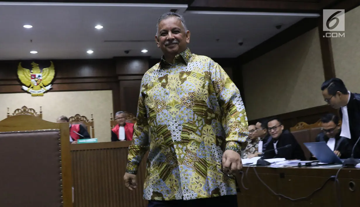 Dirut PT PLN (Persero), Sofyan Basir usai memberikan kesaksian untuk terdakwa kasus suap pembangunan PLTU Riau-1, Johannes Budisutrisno Kotjo pada sidang lanjutan di Pengadilan Tipikor, Jakarta, Kamis (25/10). (Liputan6.com/Helmi Fithriansyah)