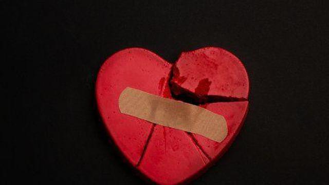 60 Quotes About Heartbreak to Heal Your Broken Heart