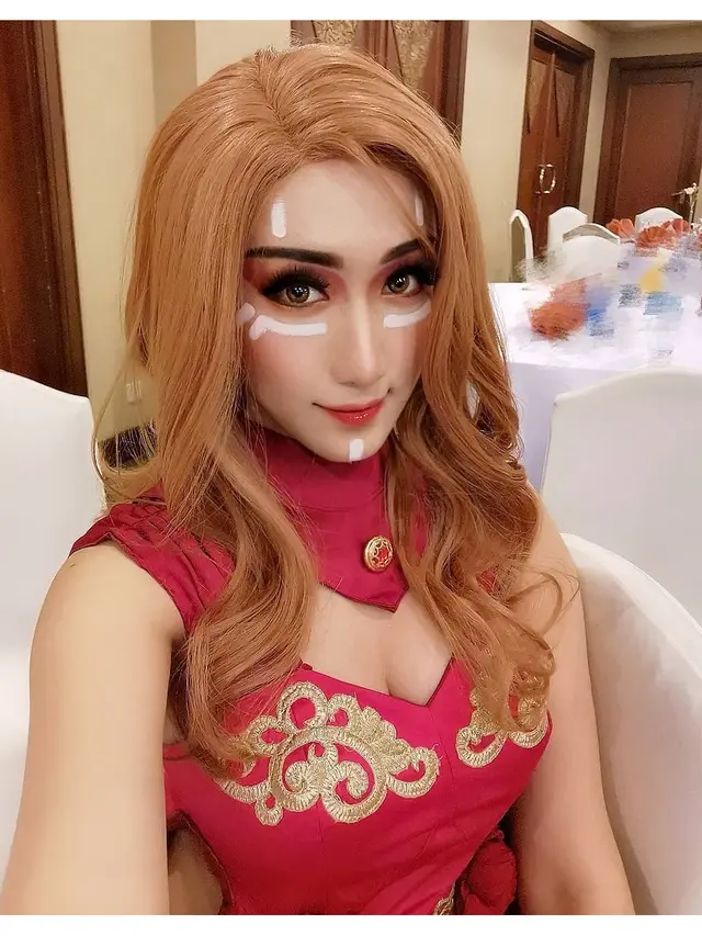 Potret Lola Zieta, Cosplayer Seksi yang Mengaku Panseksual