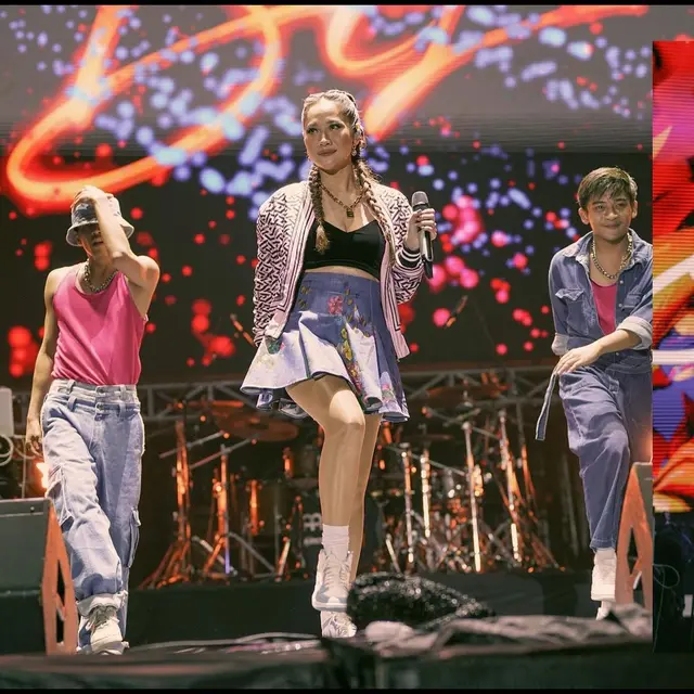 11 Outfit Playful Bunga Citra Lestari Saat Guncang Bandung dari Atas Panggung