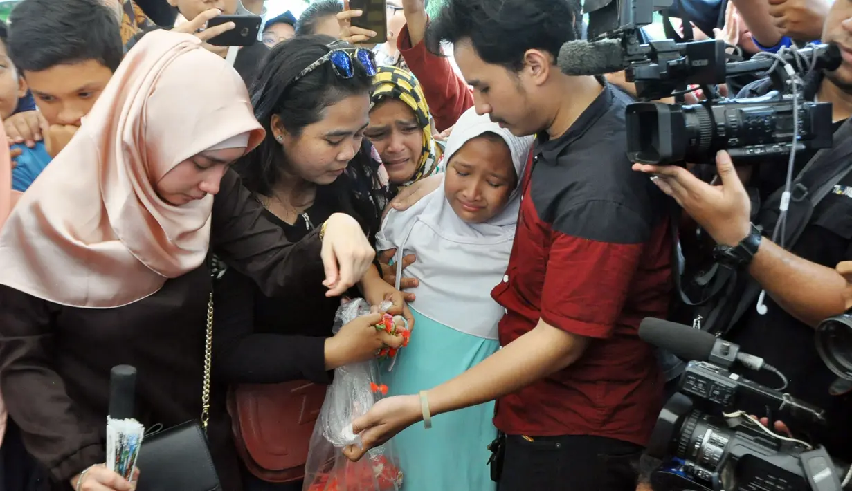 Menurut Maya, anak angkat Laila Sari, sebelum meninggal ada kemungkinan sang ibu jatuh di kamar mandi. Kala itu ia pun meminta anaknya untuk melihat Laila yang sedang berada di kamar mandi saat itu. (Nurwahyunan/Bintang.com)