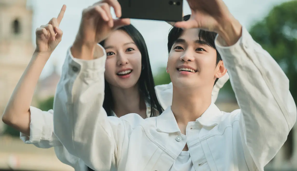 Kim Ji Won dan Kim Soo Hyun - Queen of Tears (Foto: tvN)