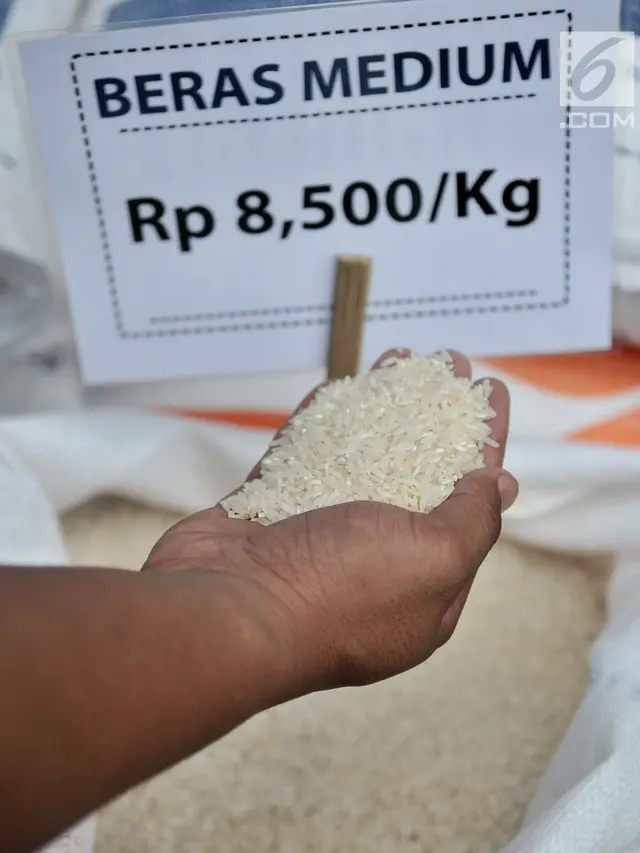 Peluncuran Operasi Pasar di Pasar Induk Cipinang