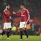 Dua pemain Manchester United (MU), Casemiro dan Bruno Fernandes, merayakan kemenangan yang diraih timnya saat menghadapi Leicester City di babak 16 besar Carabao Cup 2024/2025, Kamis (31/10/2024) dini hari WIB. (AP Photo/Dave Thompson)