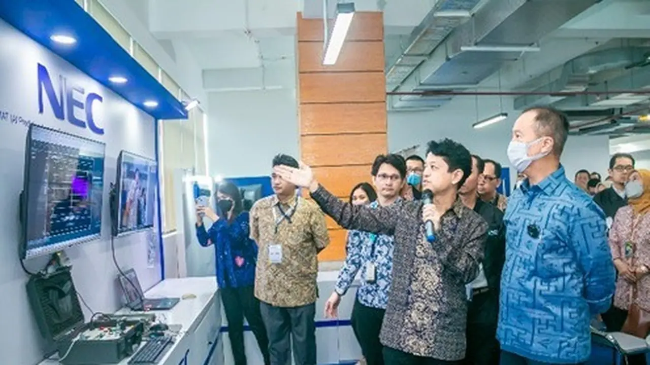 Presiden Direktur NEC Indonesia Joji Yamamoto menerima kunjungan Bapak Menteri Perindustrian Agus Gumiwang Kartasasmita dalam acara Grand Launching PIDI 4.0.