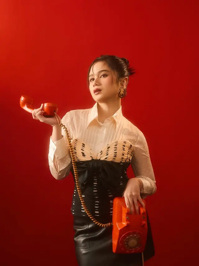 Tissa Biani Tampil Chic dengan Busana Polkadot Valentino, Ikut Meriahkan Tren Comeback Summer 2025