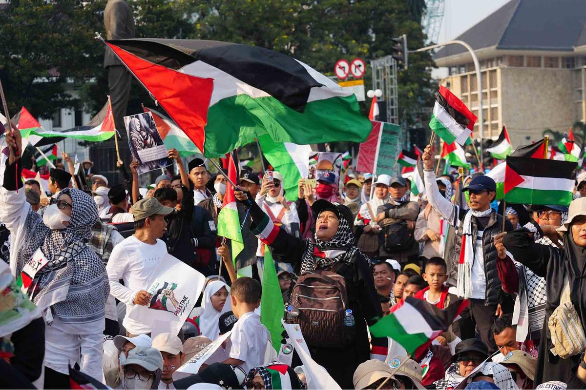 FOTO: Indonesia Melawan Genosida: Ribuan Pengunjuk Rasa Serukan Keadilan untuk Palestina