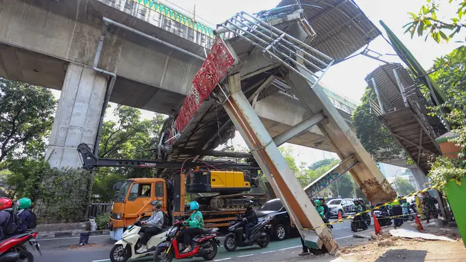 Evakuasi JPO Tendean Dimulai, Crane Dikerahkan