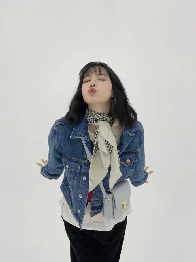 Inspirasi  Outerwear Wanita dari Lisa Blackpink/Instagram @ @lalalalisa_M