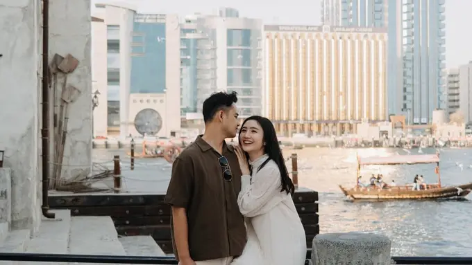 Febby Rastanty dan Suami liburan ke Dubai