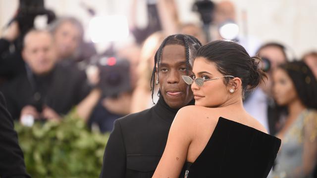 [Bintang] Kylie Jenner - Travis Scott