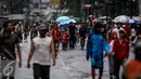 Kawasan Car Free Day tetap ramai dikunjungi warga meski cuaca sedikit mendung, Bundaran HI, Jakarta, Minggu (13/11). Meski gerimis di kawasan tersebut mereka tak surut untuk berolahraga. (Liputan6.com/Faizal Fanani)
