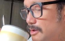 Gara-Gara Viral di Youtube, Tora Sudiro Jajal Bikin Kopi dari Biji Kurma Sambil Pakai Helm