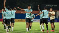 Gelandang Timnas Indonesia U-16, Evandra Florasta, saat mengikuti sesi latihan terakhir di Stadion UNS, Solo, Minggu (23/6/2024), jelang laga melawan Filipina di Grup A Piala AFF U-16 2024. (Bola.com/Radifa Arsa)