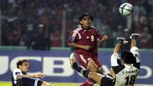 Ilham Jaya Kesuma saat beraksi di Tiger cup 2004 (HOANG DINH NAM / AFP)