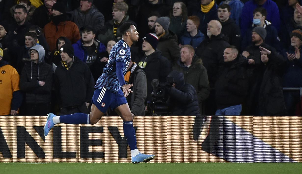 Barulah pada menit ke-25, The Gunners berhasil menggetarkan jala gawang tuan rumah untuk yang pertama kalinya. Memanfaatkan kemelut di dalam kotak penalti Wolves, Gabriel Magalhaes berhasil menyambar bola menjadi gol pembuka. (AP/Rui Vieira)
