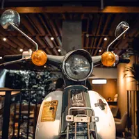 Ilustrasi Lampu Motor Credit: unsplash.com/motomoto