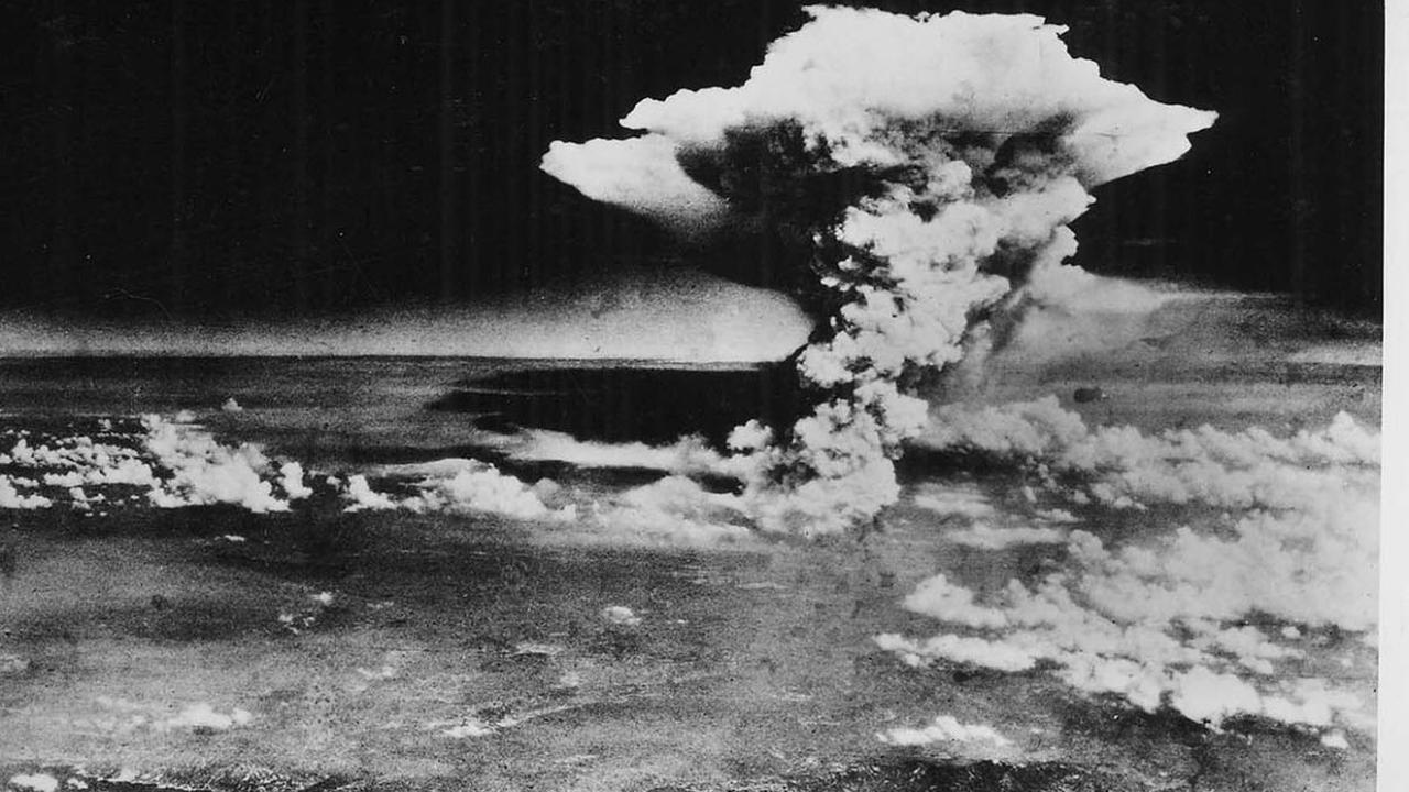 Bencana nuklir paling mengerikan di dunia pernah terjadi di kota Hiroshima Jepang dan Chernobyl yang berada di Ukraina. Pascabencana tersebut, orang-orang masih bisa tinggal di Hiroshima tapi tidak di Chernobyl. Mengapa?