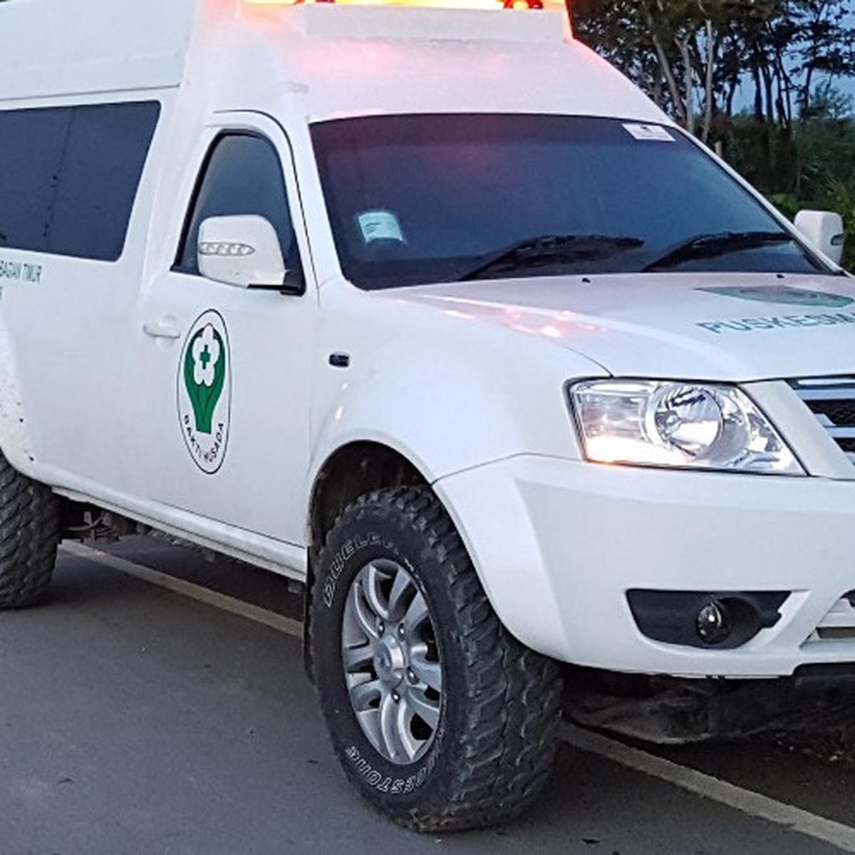 8 ambulan tata xenon 4x4 jelajahi pulau seram berita otosia com