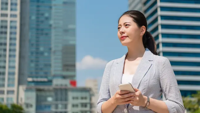 wanita juli aura pemimpin