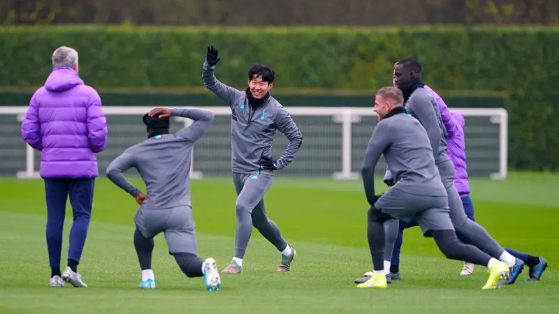 Mourinho Awasi Latihan Pemain Tottenham Jelang Hadapi Olympiakos